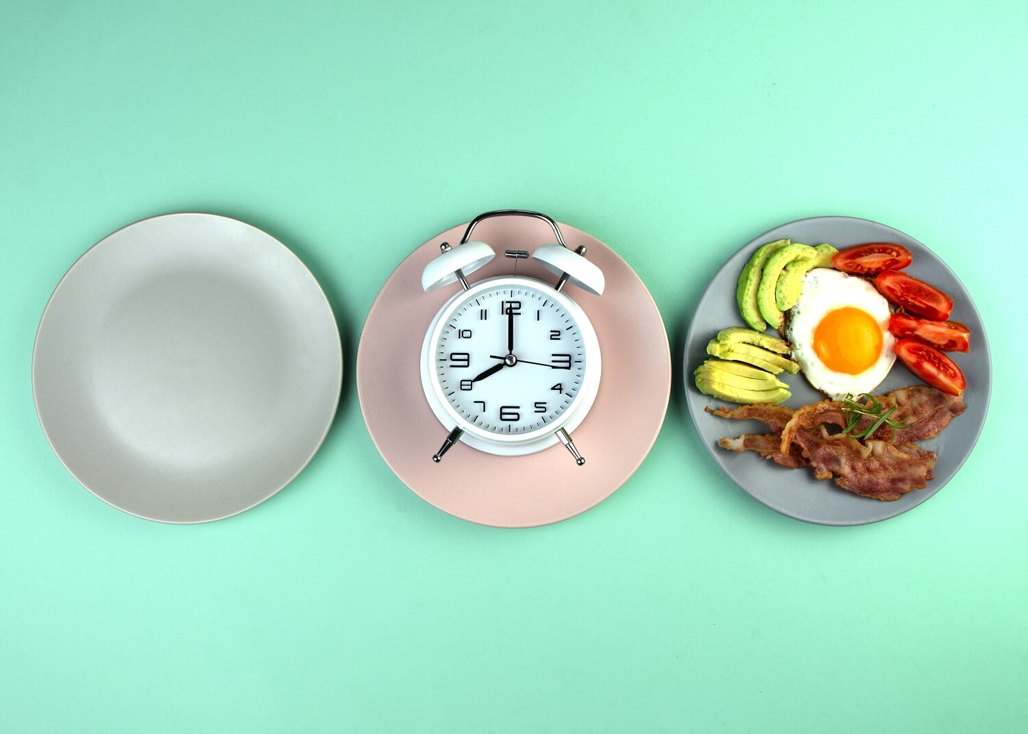 Dinner plate with alarm clock representing fasting